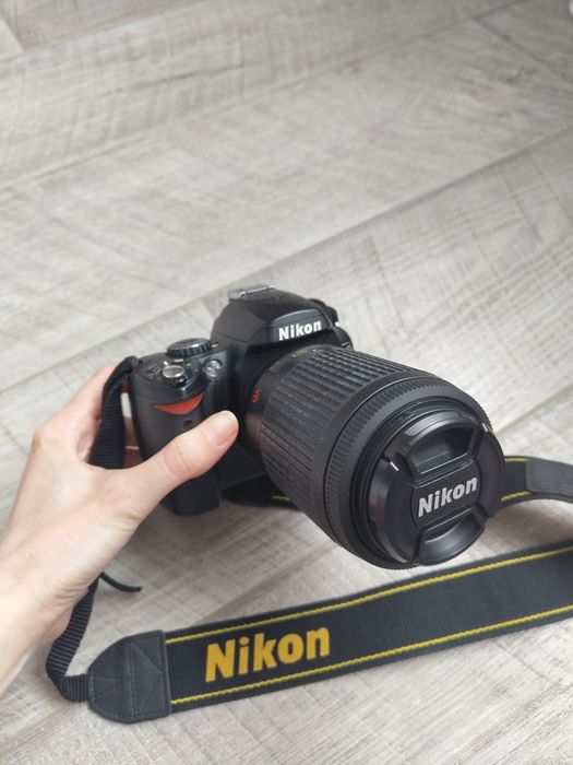 Продам зеркальний фотоапарат Nikon D40