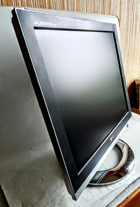 Monitor komputerowy LG Flatron L1920P 19 cali LCD