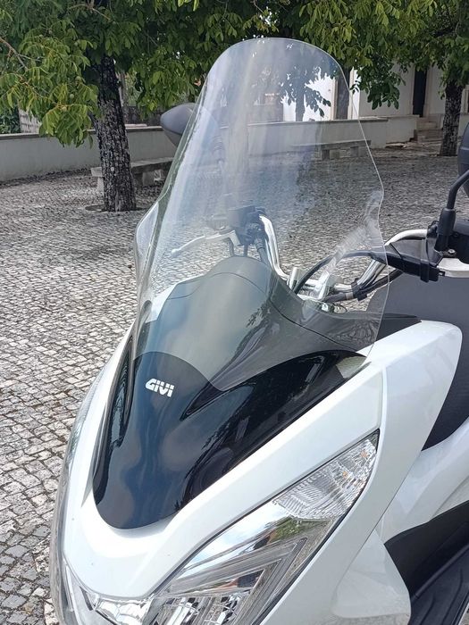 2015 Honda PCX em excelente estado + vidro GIVI + mala Honda (mesma chave)