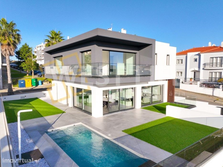 Magnifica moradia T3 de arquitetura contemporânea em Mafra como NOVA