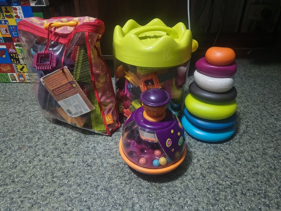 Розпродаж колекції іграшок баттат