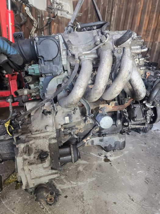 Nissan 1.6B QG16 двигатель в своре.
