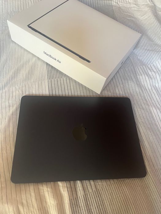 MacBook Air 13 M3 256gb/8gb RAM
