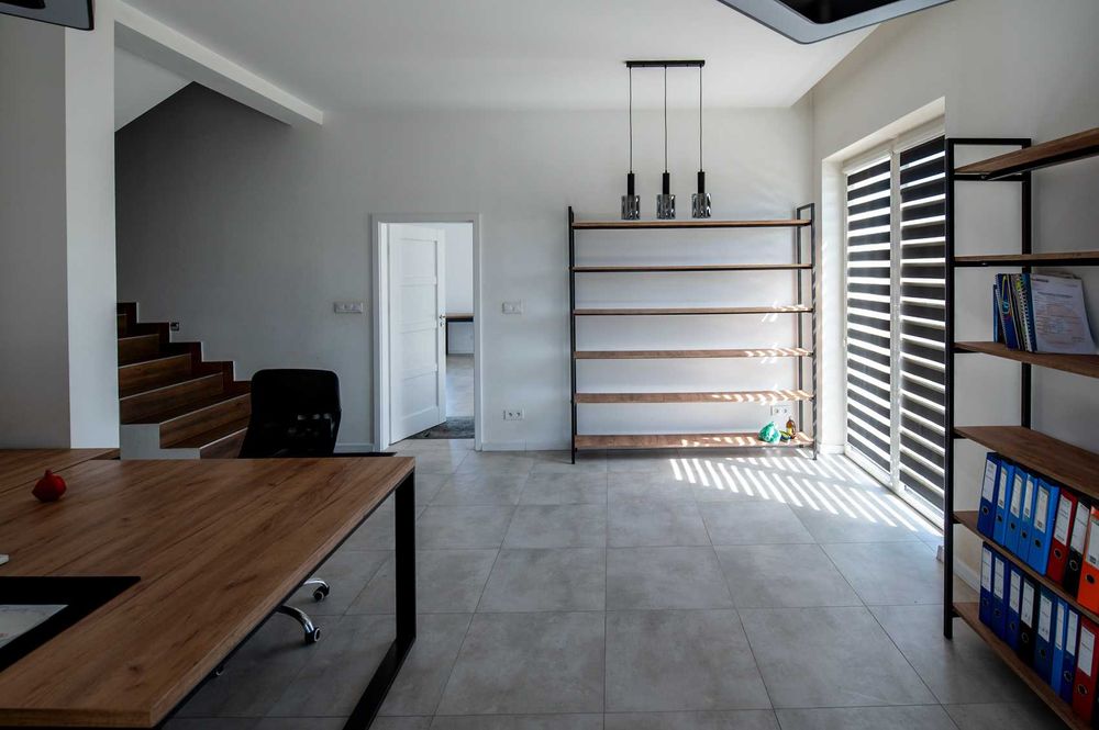 Biuro z mieszkaniem, magazyn, hala produkcyjna