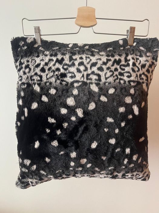 Almofada preta e bege