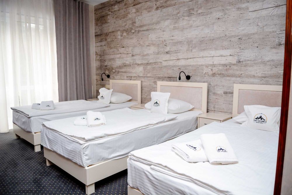 Діючий готель-ресторан в Поляниці