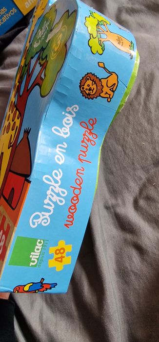 Puzzle de madeira , como NOVO , a partir dos 3 anos, 48 peças