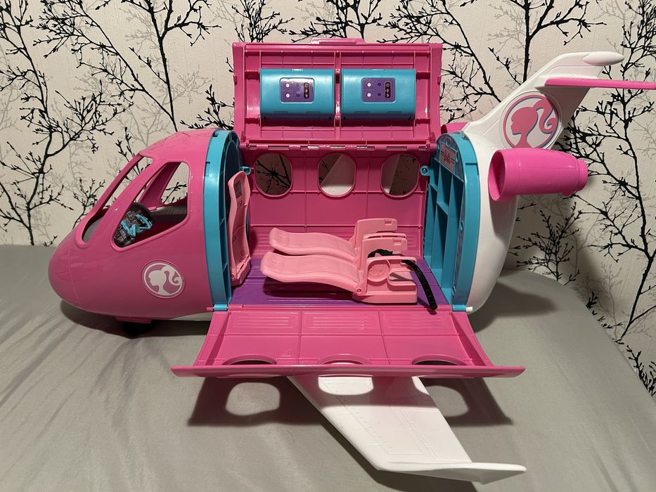 Barbie samolot skuter szafa kawiarnia lalki i ubrania