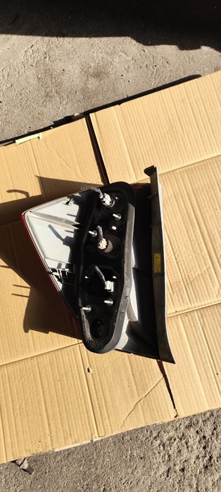 Honda FR-V 2004r. Lampa tył prawa lewa