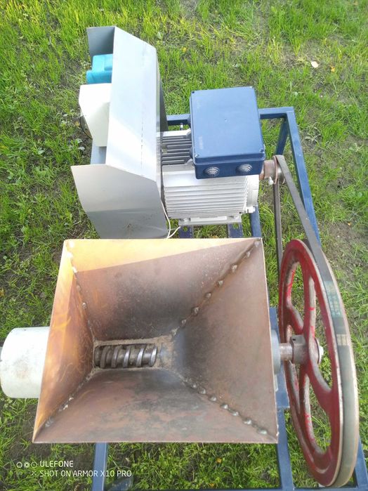 Прес для паливних брикетів