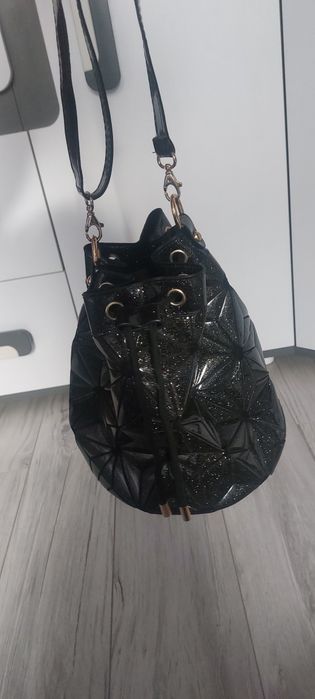 Młodzieżowa czarna torebka