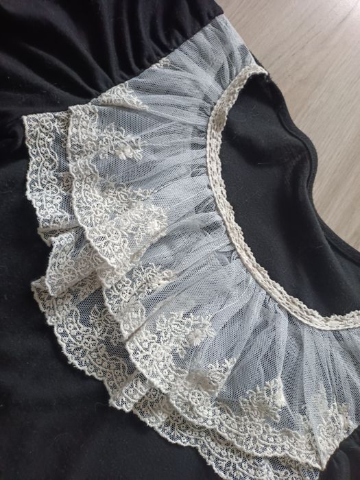 Sukienka z kołnierzem koronkowym rozm. S