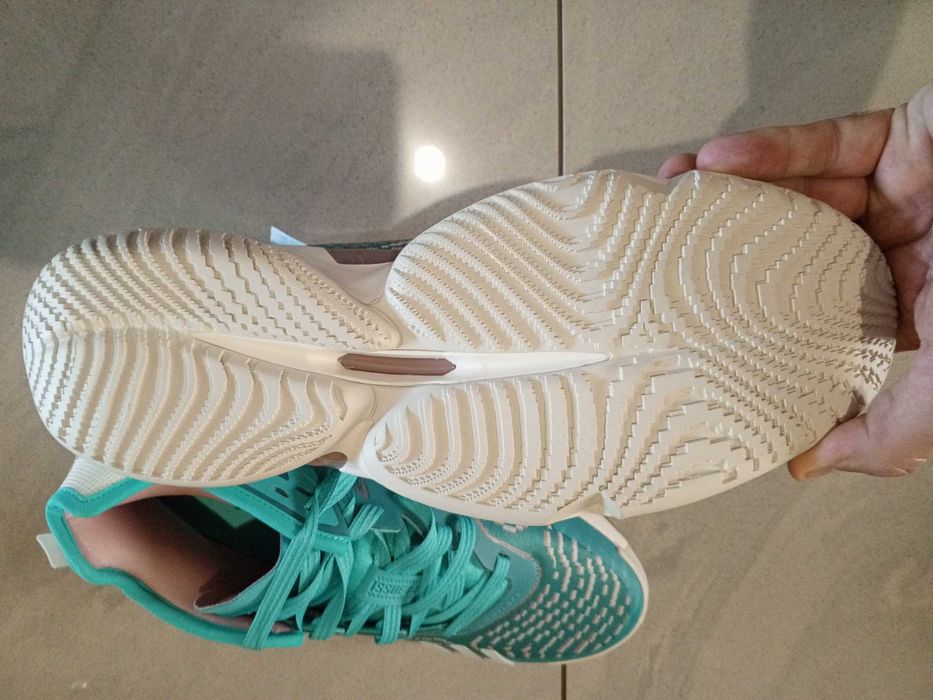 Adidas Buty D.O.N. Issue 4 roz 45 1/3