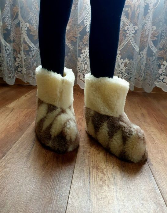 Теплі домашні чуні із овчини опт і роздріб