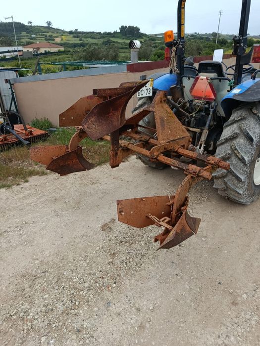 Abre regos com 3 arados