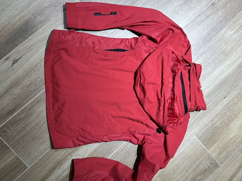 Kurtka przeciwdeszczowa czerwona