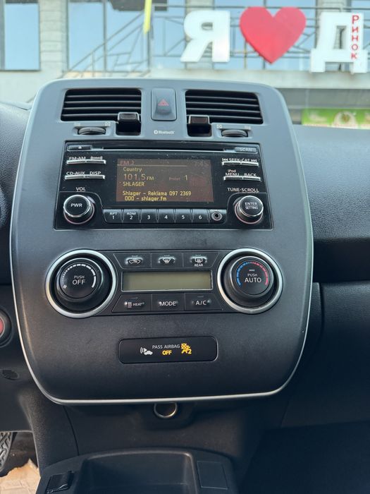 Автомобіль Nisan Leaf