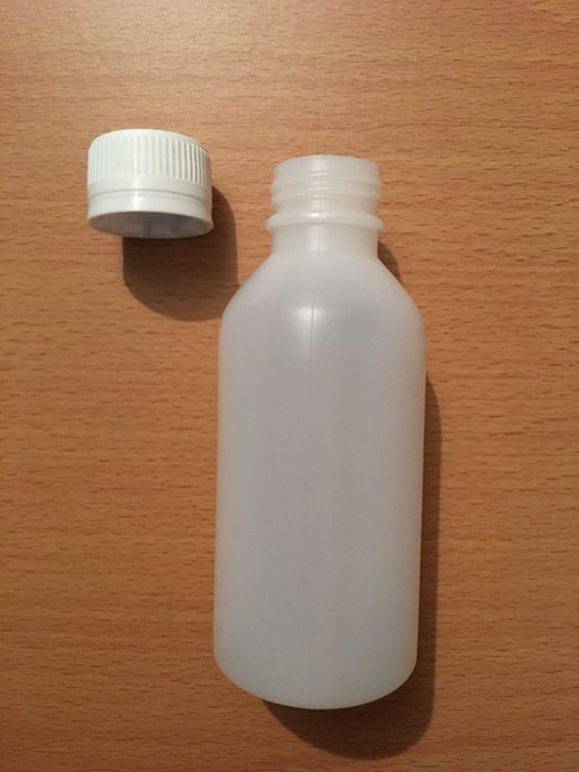 Garrafas de plástico NOVAS + tampas herméticas (0,15€/cada)