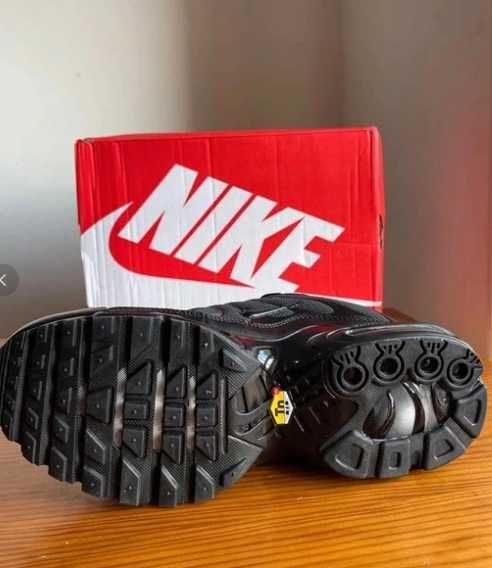Nike Air Max TN Plus Czarny R.41