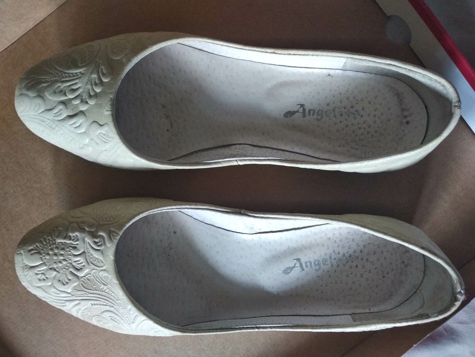 Продам бежевые лодочки