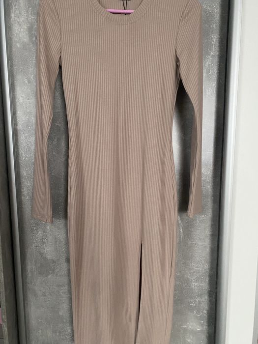 Продам плаття святкові