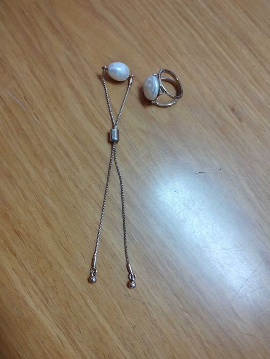 Conjunto moderno de prata dourada e pérola