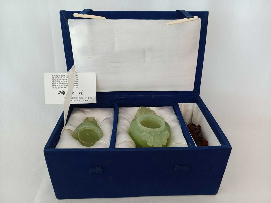 Incensário em jade esculpido