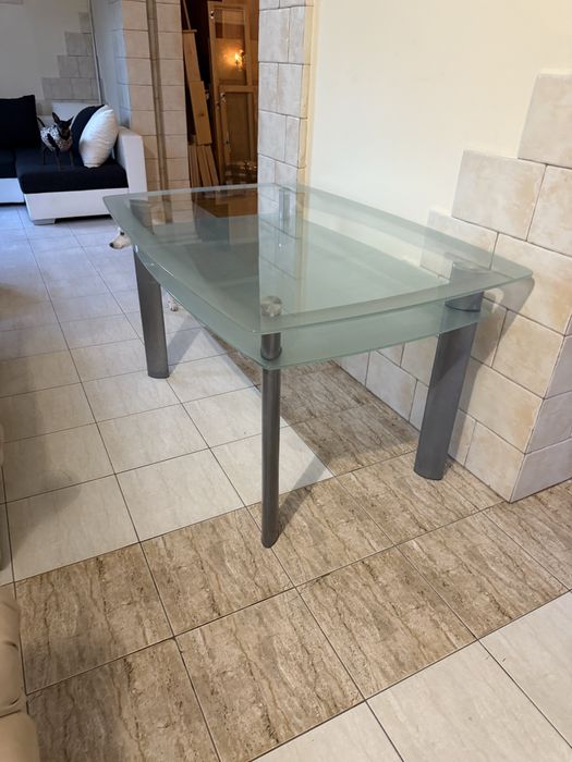 Стіл з низу з полкою