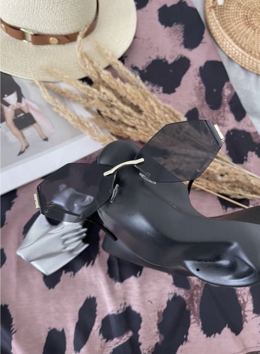 стильні окуляри в стилі відомого бренду