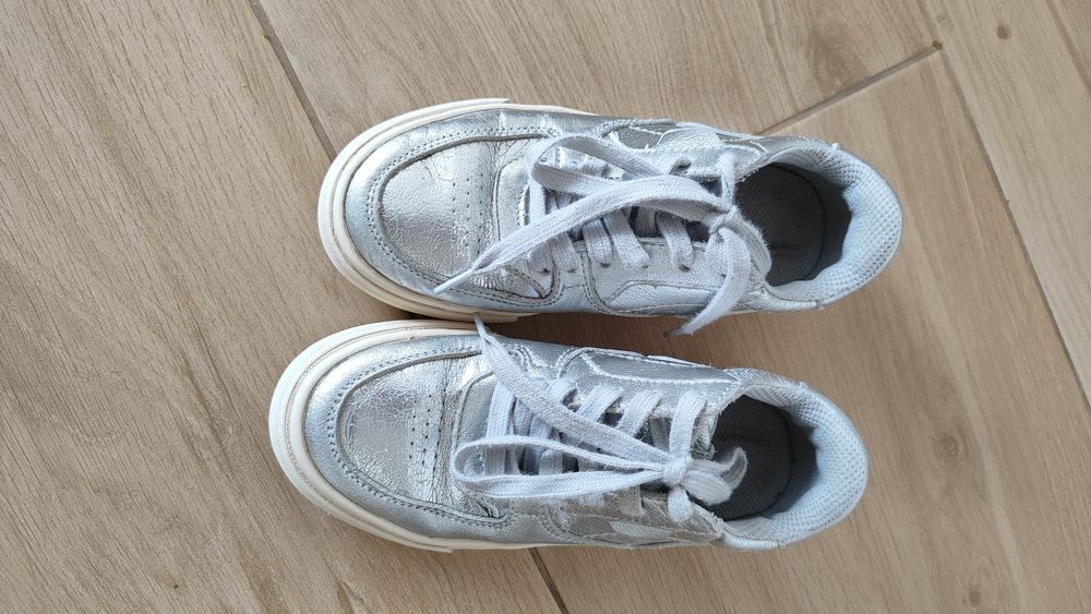 Срібні кросівки Zara, 32р.