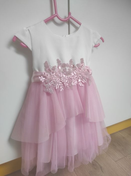 Śliczna sukienka rozm 92