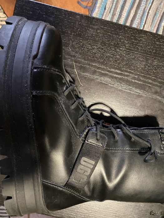 Botas de combate da UGG Shenna Goth