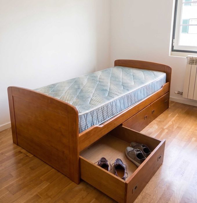 Mobília de Quarto Solteiro em Madeira