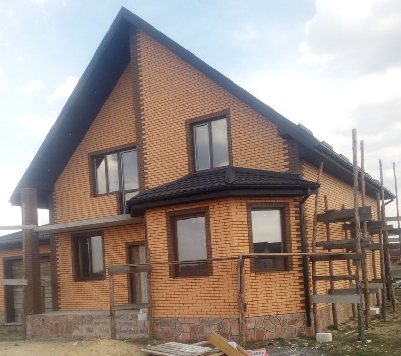 Бригада будівельників Заливка фундаменту Стяжка Монтаж Кладка Покрівля