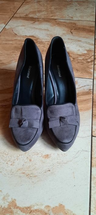 Buty -szare na obcasie