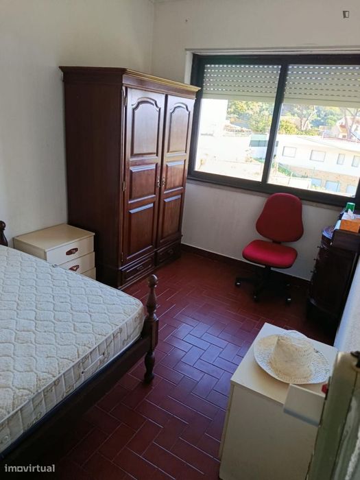 Quarto - localizado em Setubal