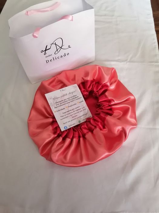 Toucas de cetim reversíveis