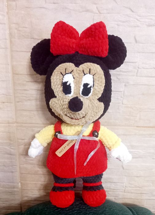 Міні Маус звязаний гачком.