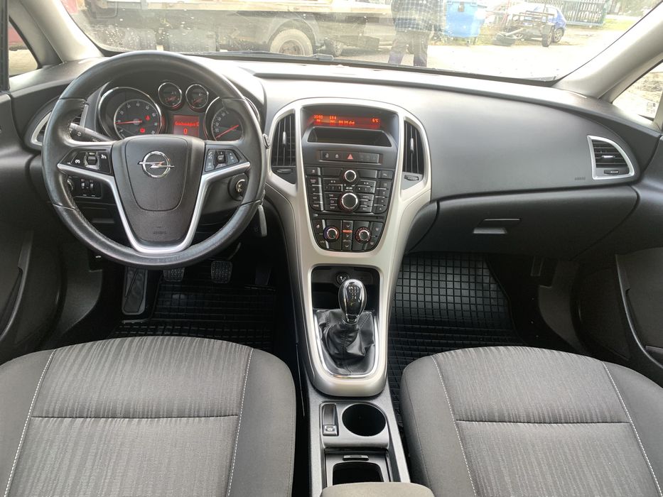 Opel Astra J 2011r 1.6 benz 115KM klima PDC  bdb stan OPŁACONA