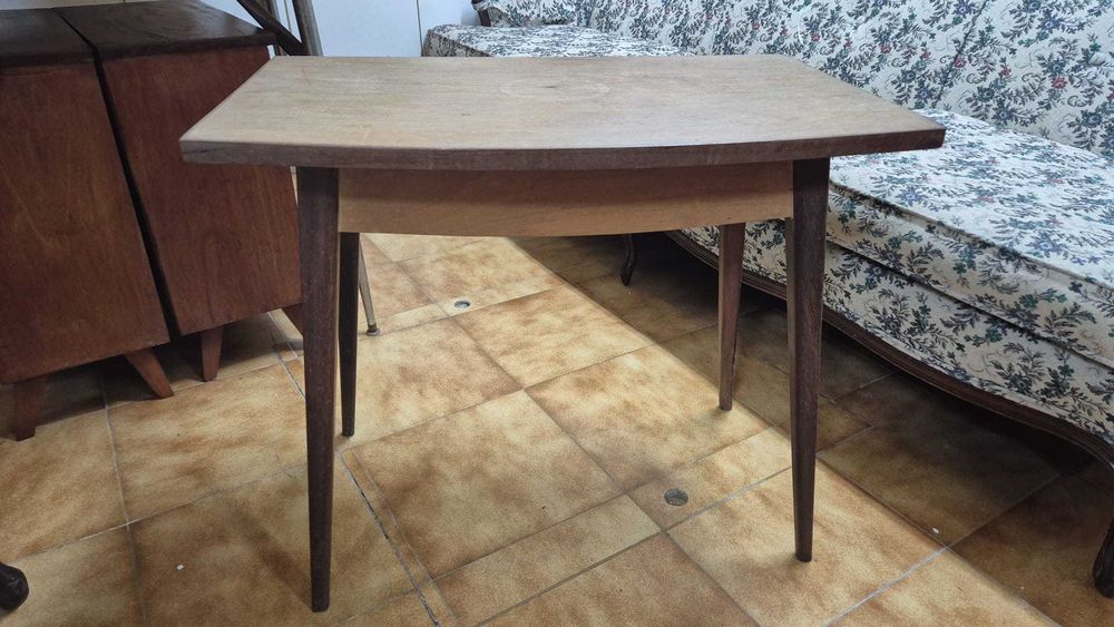 Mesa de madeira clara