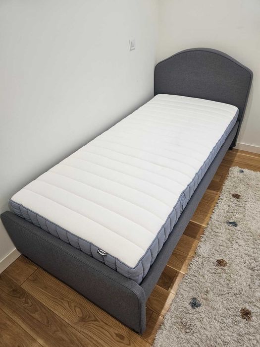 Cama almofadada + Colchão molas ensacadas (90x200 cm) - Como novos