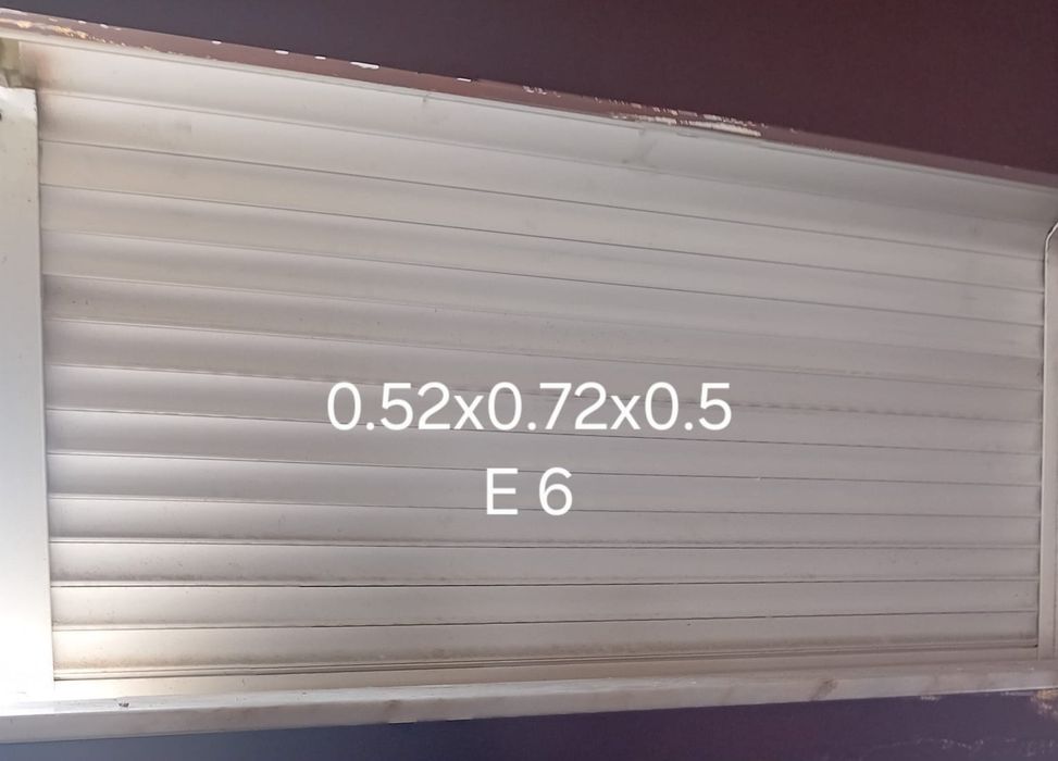 E  6 Persiana de aluminio branco