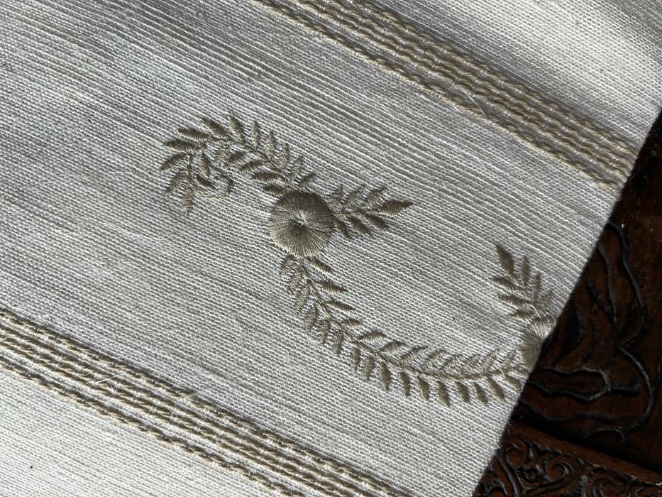 Pano de linho com bordados