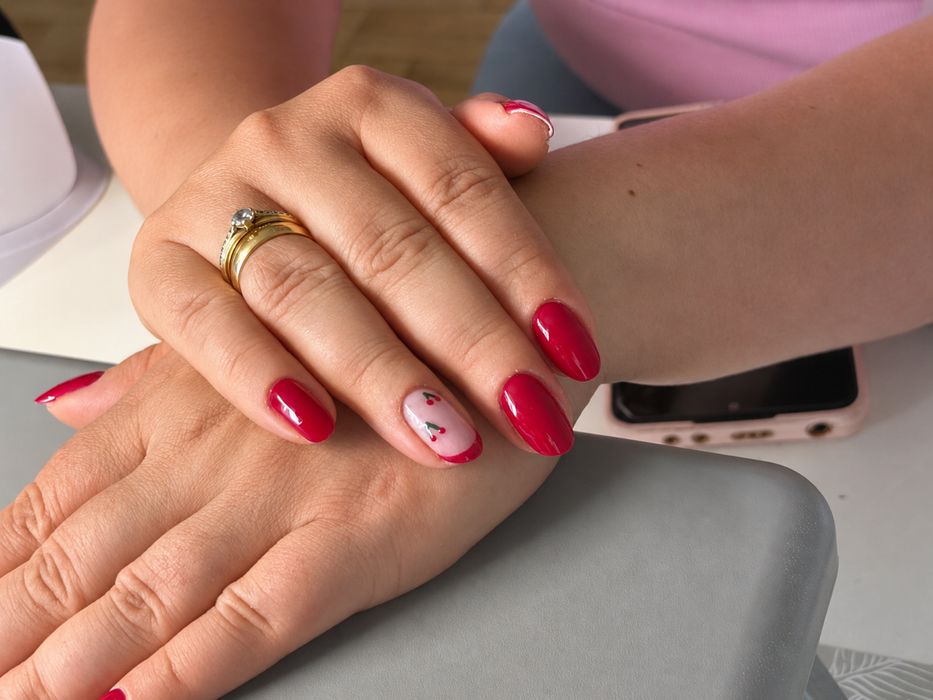 Manicure hybrydowy.Pedicure
