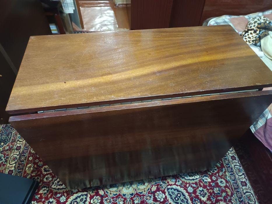 Продам стол книжку