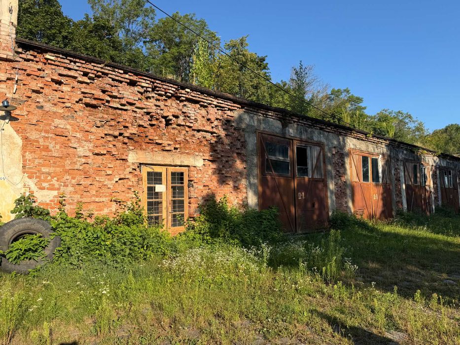 Виробничо-складський комплекс 533 м² на ділянці 1,25 га (м. Кіцмань)