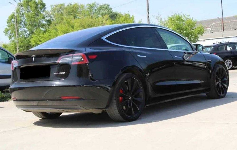 Продаж Tesla model 3 2019