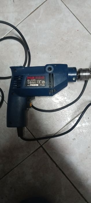 Vendo berbequim  rioby usado