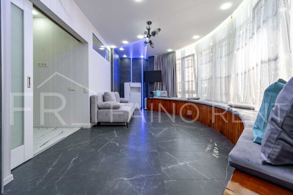 Панорамний вид моря, 2 спальнi + зала/5010