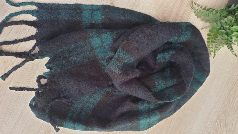 Szal damski  ciepły  zielono czarny Eloy